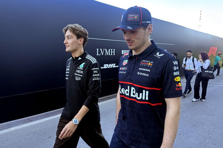 'Gênante vertoning' in strijd tussen Max Verstappen en George Russell: 'Het was zo vergezocht'