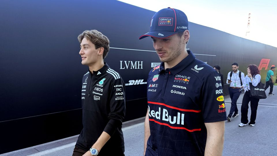 George Russell neemt het op voor Max Verstappen na veelbesproken moment: 'Hij wist het niet eens!' image