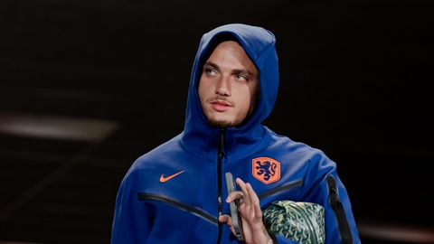 PSV gaat de mist in met felicitatie aan sterspeler Noa Lang: 'Wie is dit?'