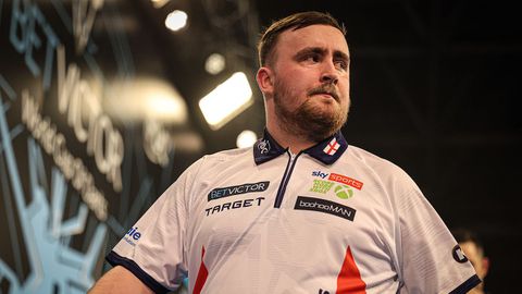 Boze Luke Littler 'moet niet zo huilebalken' na afgang: 'Als hij een beetje karakter in z'n lijf heeft...'