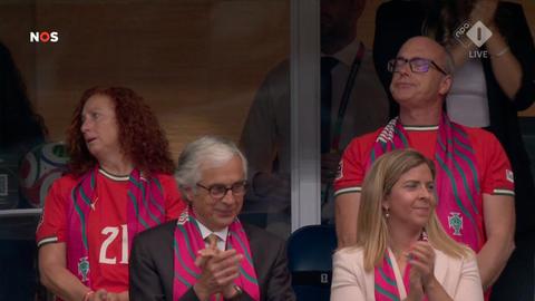 Emotioneel eerbetoon bij eerste duel van Portugal op WK voetbal: ouders overleden Diogo Jota op tribune