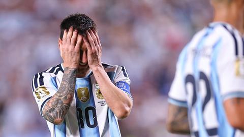 Lionel Messi barst in tranen uit na eerste goal Argentinië tegen Algerije: 'Moeilijke dagen gehad'
