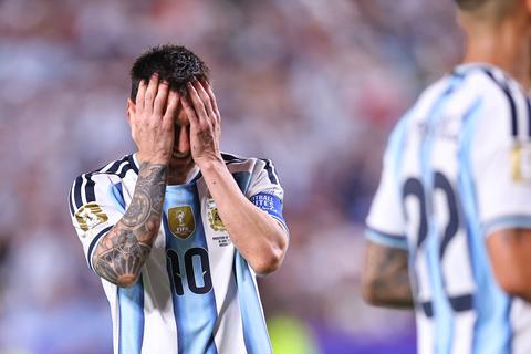 Lionel Messi barst in tranen uit na eerste goal Argentinië tegen Algerije: 'Moeilijke dagen gehad'