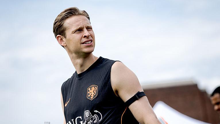 frenkie-de-jong-ontroert-tijdens-wk-voetbal-met-emotionele-boodschap