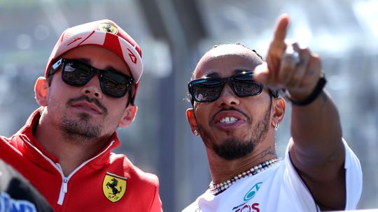 'Dit is zo schattig': Lewis Hamilton en Charles Leclerc laten F1-fans smelten