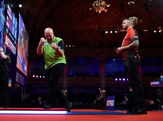 Michael van Gerwen vergelijkt 'saaie' Joe Cullen met Luke Littler: 'Krijg geen energie van hem'