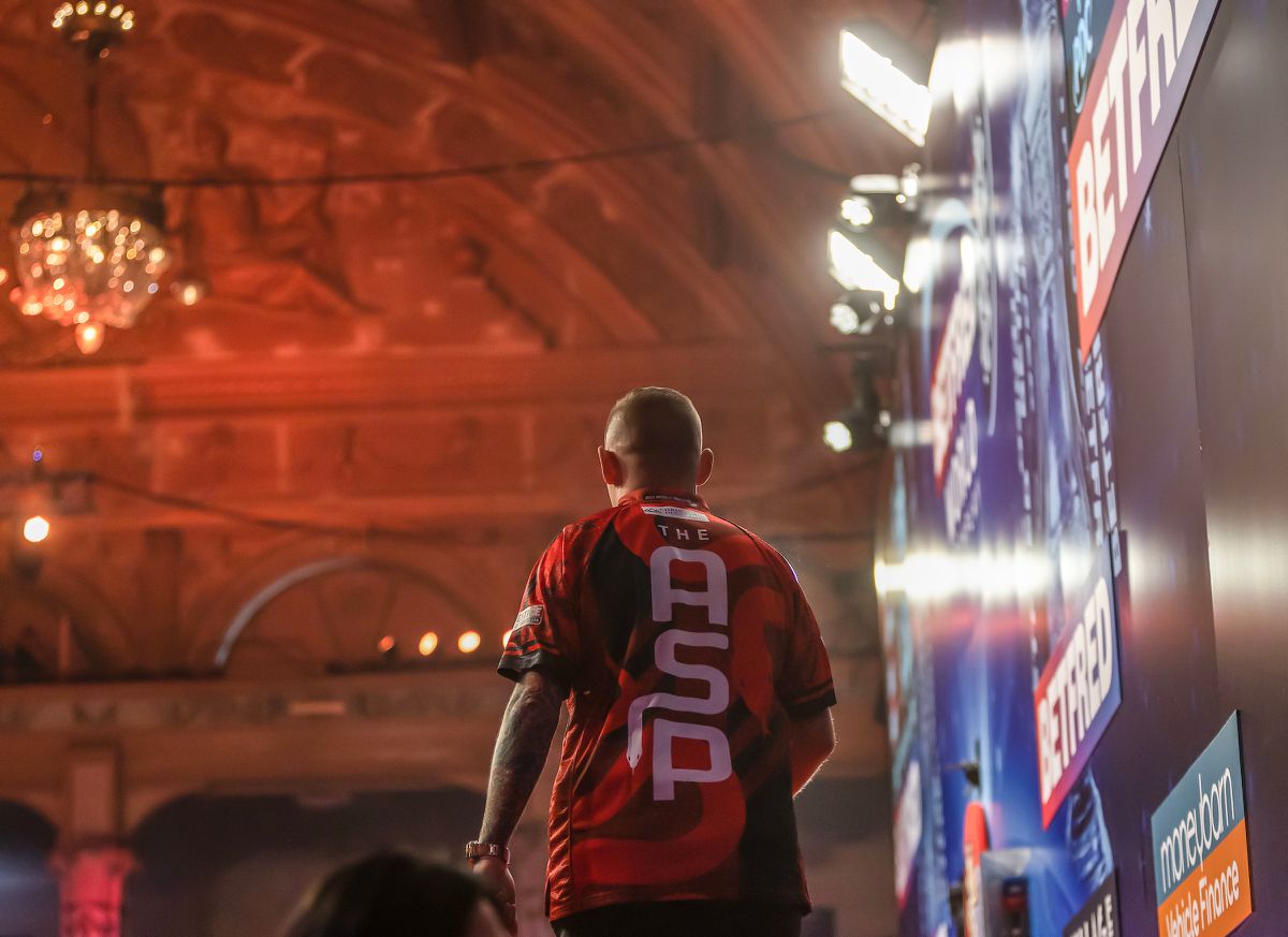 Vroege uitschakeling op World Matchplay komt Nathan Aspinall eigenlijk niet verkeerd uit