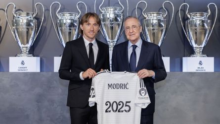 Luka Modric plakt er nóg een jaar aan vast bij Real Madrid en krijgt ultieme beloning