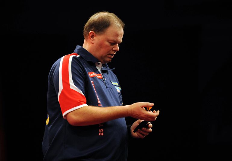 Dartslegende Raymond van Barneveld 'vluchtte' naar Zuid-Afrika: 'Moest de politie inschakelen'
