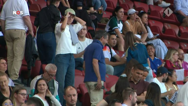 Eén Oranje Leeuwin kan teleurstellend EK maar niet loslaten en duikt 'vermomd' op bij kwartfinale
