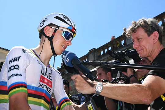 Zorgen om ingepakte Tadej Pogacar na valpartij in Tour de France: 'Hij heeft 12 moeilijke uren gehad'