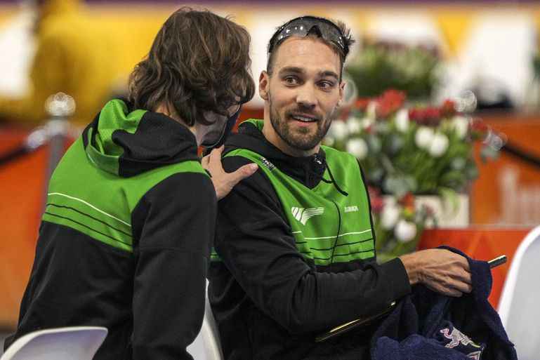Topschaatser Kjeld Nuis neemt zijn trainer volledig op de hak: 'Oh ja, joh...'