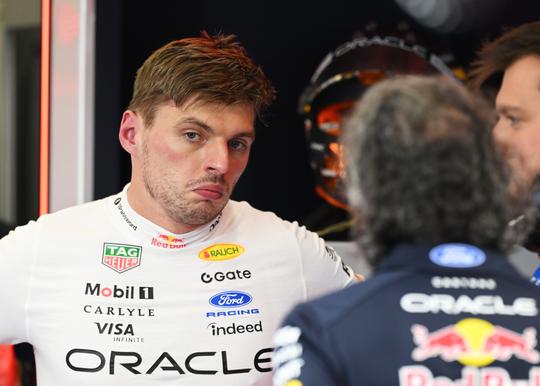 F1-icoon Max Verstappen laat zich onder handen nemen door befaamde Kapper van Oranje