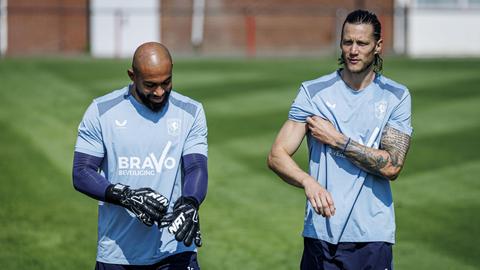 Topvoetballer Wout Weghorst openhartig over beladen situatie: 'Er komt soms écht veel over je heen'