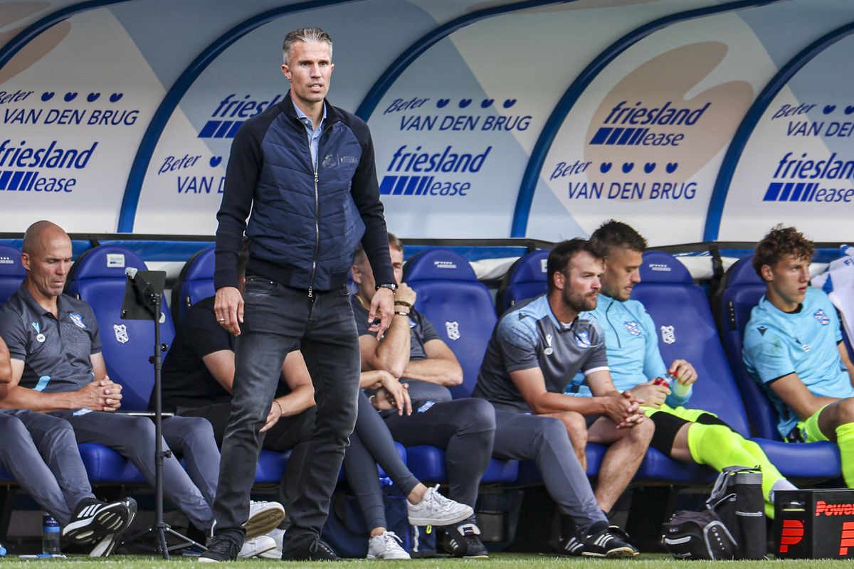 Robin van Persie heeft eerste punt als hoofdtrainer binnen: sc Heerenveen leeft op na dramatisch begin