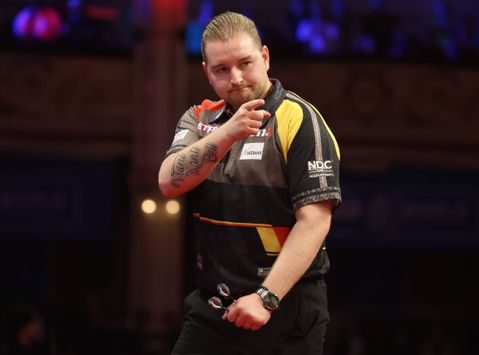 Dartsfamilie vol talent: broertje van Dimitri van den Bergh (20) wint toernooi in Zweden