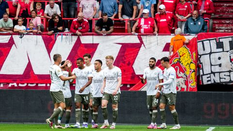 Gefrustreerd PSV doorstaat eerste grote test tegen FC Twente en zet Ajax alweer op achterstand