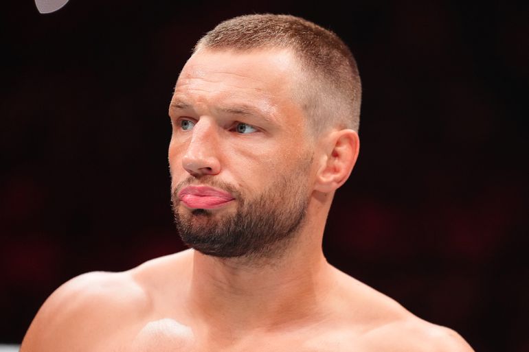Nederlandse ster Reinier de Ridder 'moet de UFC redden' na tegenvallend titelgevecht: 'Hij is de enige hoop'