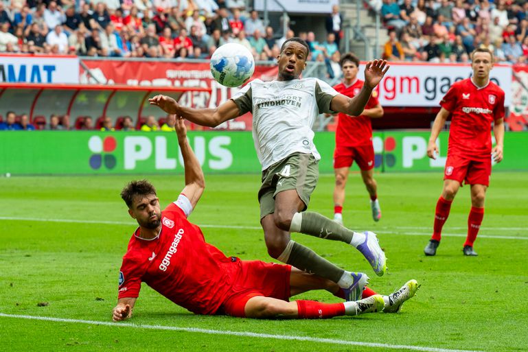 PSV-trainer Peter Bosz deelt zorgwekkende update over uitgevallen Alassane Pléa: 'Vrees met grote vrezen'
