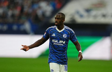 Schokkend incident bij Schalke 04: bekerduel stilgelegd na bizar moment