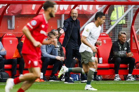 Emoties lopen hoog op bij FC Twente - PSV: Peter Bosz reageert woedend na 'harde aanpak'