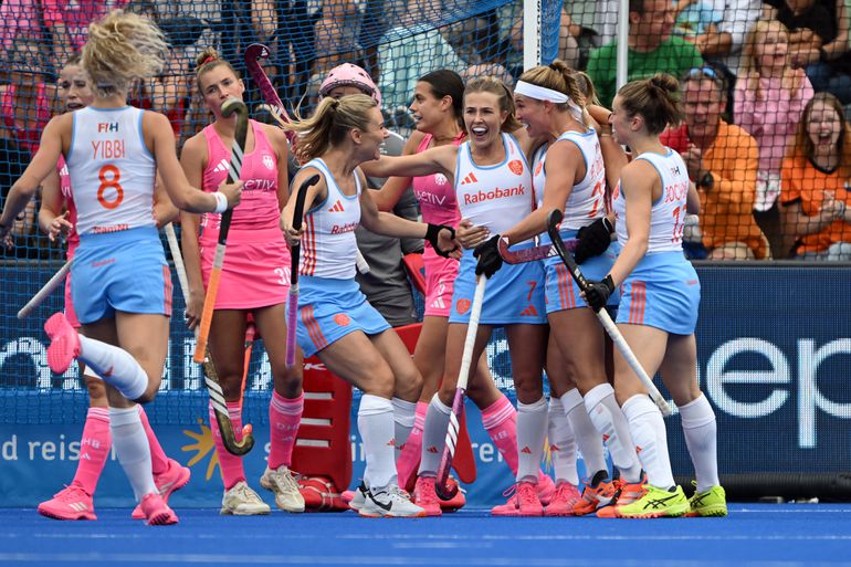 Nederlandse hockeysters schrijven historie op EK en laten mannen zien hoe het wél moet