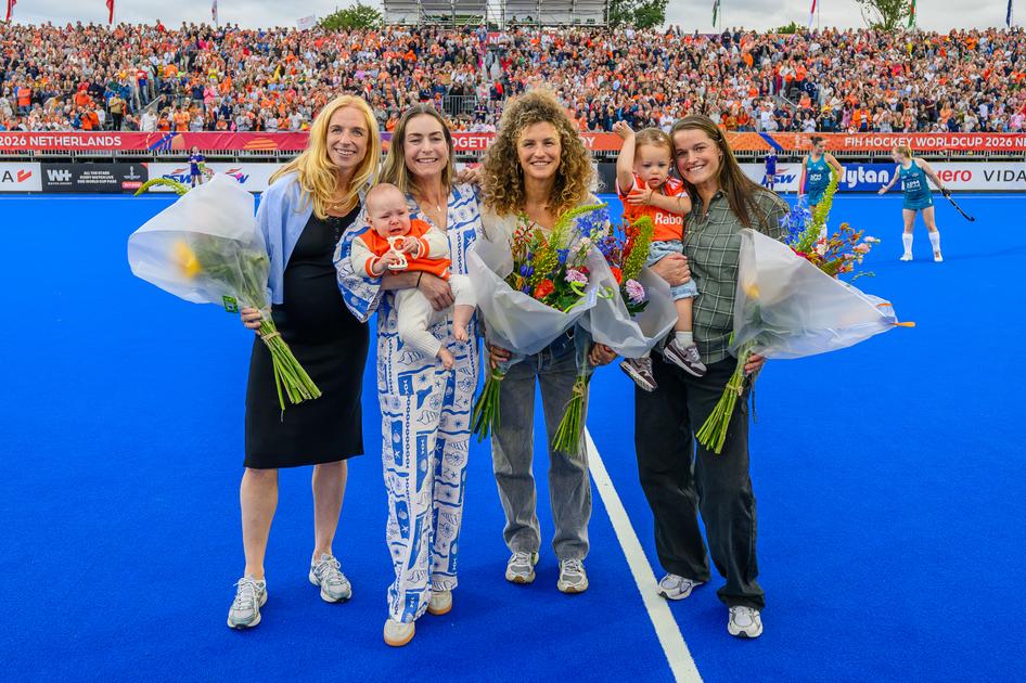 Ex-tophockeyster houdt hart vast bij afscheid van hoogzwangere oud-speelster op WK: 'Dat is wel een 