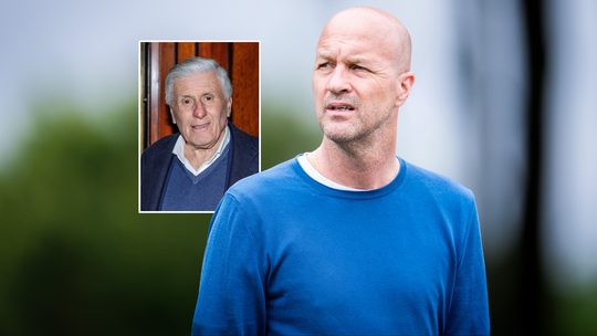 Directeur Jordi Cruijff en clubicoon Sjaak Swart zorgen voor opvallende beelden bij Ajax