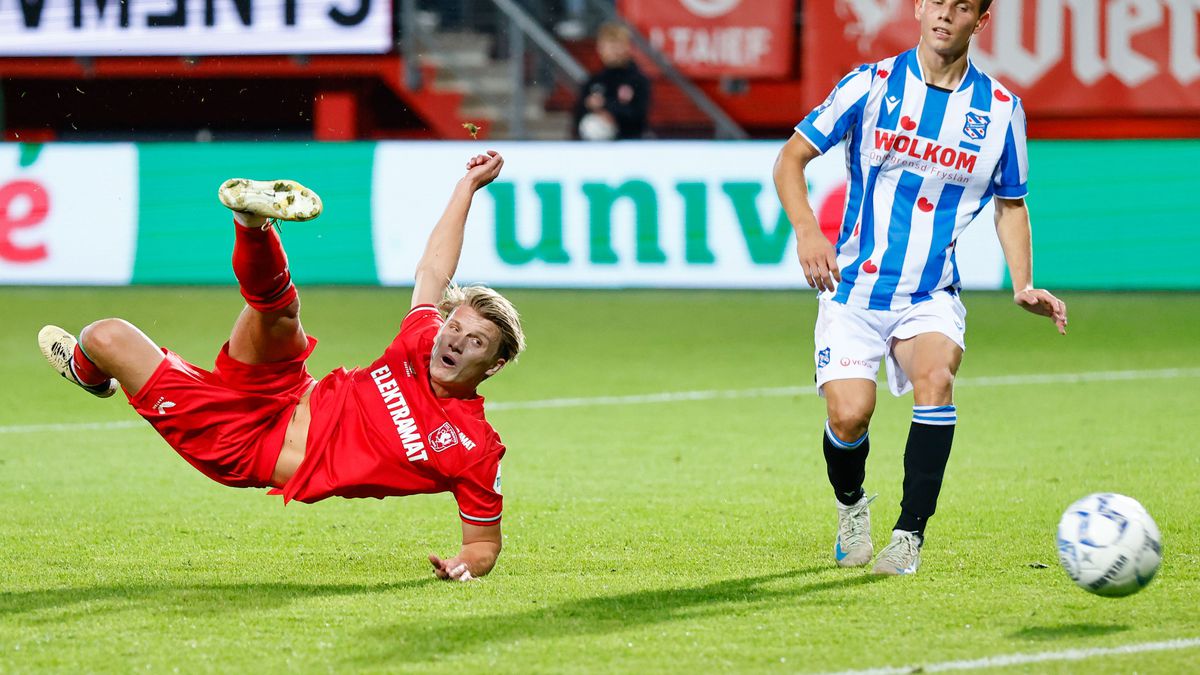 Schitterende omhaal bij FC Twente - Heerenveen: Sem Steijn doet Robin van Persie pijn