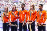 Nederlandse atletiekploeg met goud op de 4x400 meter gemengde estafette. Getty Images