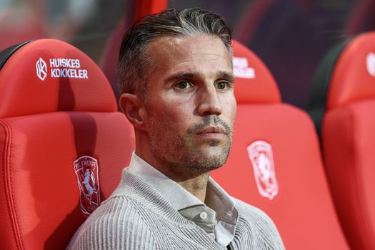 Robin van Persie pareert kritiek na enorme nederlaag Heerenveen: 'De mood is positief'