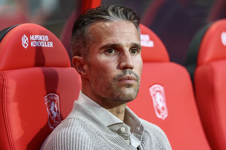 Robin van Persie pareert kritiek na enorme nederlaag Heerenveen: 'De mood is positief'