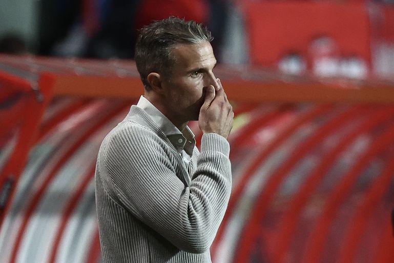 Robin van Persie en Heerenveen verliezen ook van FC Twente, maar kunnen hoop putten uit tweede helft