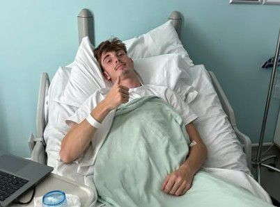 Engels racetalent (18) 'voelde zich niet lekker' en komt met ernstige diagnose: 'Ik gooi het er maar uit'