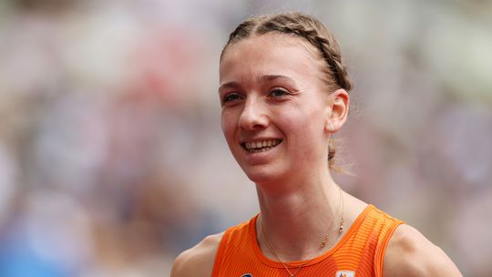 Femke Bol beleeft droomdebuut op 800 meter: topatlete verbetert 25 jaar oud Nederlands record