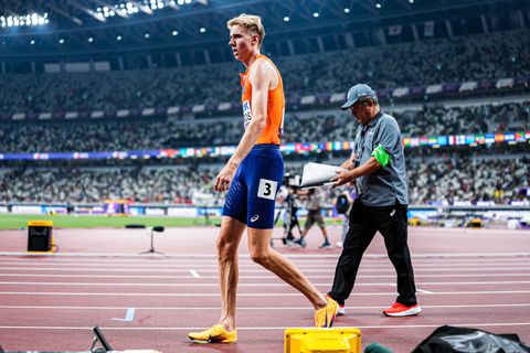 Teleurgestelde Niels Laros zoekt troost op tribunes na WK atletiek: 'Daar baal ik zo van'