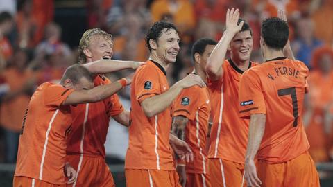 Ex-topspits Klaas-Jan Huntelaar spreekt zich uit over voetballende zoon (17) bij PSV: 'Het lijkt een uitstervend ras'