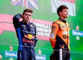 Max Verstappen stookt het vuurtje rond titelconcurrent Lando Norris verder op: 'Dat zou ik niet accepteren'