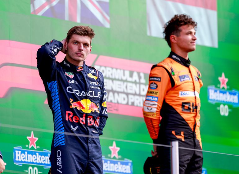 Max Verstappen stookt het vuurtje rond titelconcurrent Lando Norris verder op: 'Dat zou ik niet accepteren'