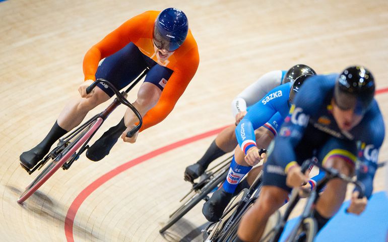 Harrie Lavreysen loopt historische wereldtitel vooralsnog mis na verrassende uitschakeling op WK baanwielrennen