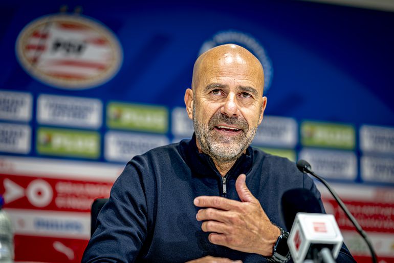 Jarige PSV-trainer Peter Bosz (63) krijgt 'prachtig' cadeau: 'Dat ga ik nog véél meer doen'