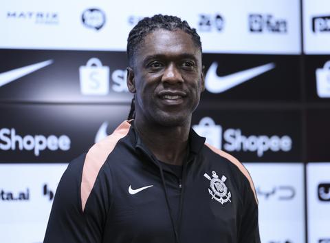 Clarence Seedorf (50) moet debuut bij noodleidend Corinthians nog even uitstellen
