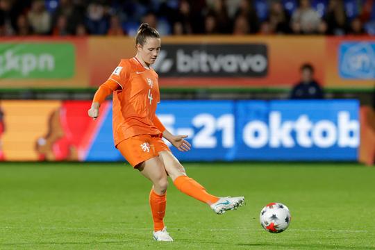 Topvoetbalster kan in voetsporen Rafael van der Vaart en Matthijs de Ligt treden: bijzondere eer voor Oranje Leeuwin