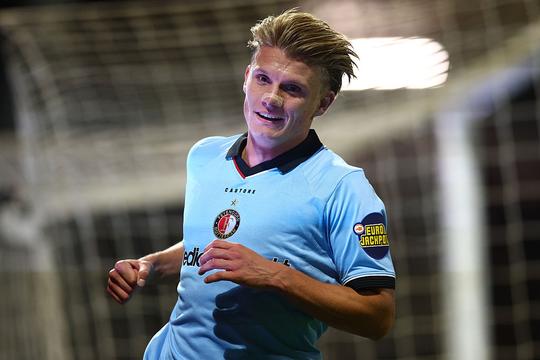 Eredivisie | Koploper Feyenoord loopt uit op PSV na knotsgek duel tegen Telstar