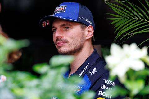 Max Verstappen maakt indruk bij debuut in GTWC, ondanks dure fout van teamgenoot