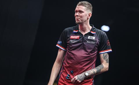 Nederlandse topdarter emotioneel na beladen zege op Dutch Darts Open: 'Nooit gedacht'
