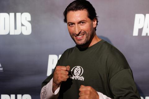 Veelbesproken topkickbokser Jamal Ben Saddik denkt aan overstap naar boksen: 'Sluit het niet uit'
