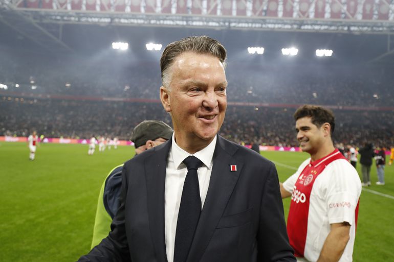 Ajax verrast Louis van Gaal op bijzondere dag met grote eer: 'In mijn tijd werd ik over het algemeen uitgefloten'