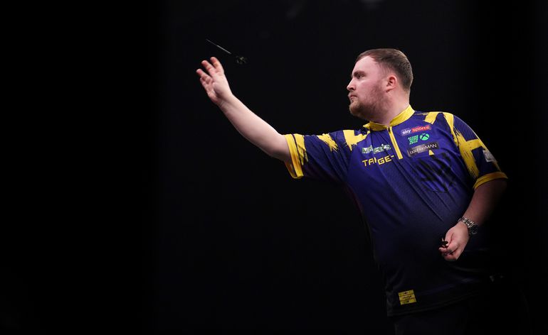 Nieuwe nummer één van de wereld na Grand Slam of Darts-finale: dit topbedrag verdiende winnaar Luke Littler
