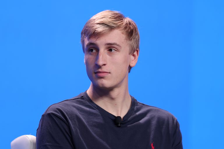 Schaatsfenomeen Jordan Stolz krijgt waarschuwing van Marianne Timmer na opvallend uitstapje: 'Een groot risico'